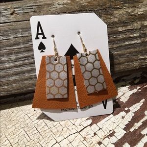 Camel and gold leather earrings - handmade